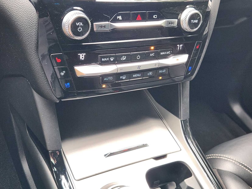 2021 Ford Explorer - Image 18