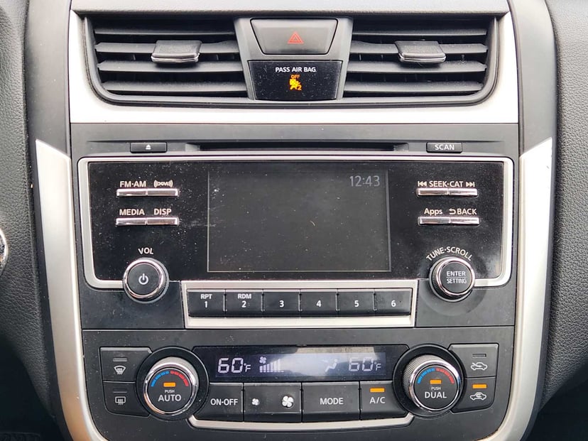 2016 Nissan Altima - Image 17