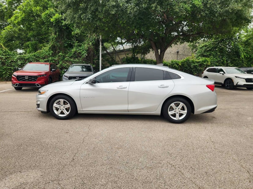 2021 Chevrolet Malibu - Image 4