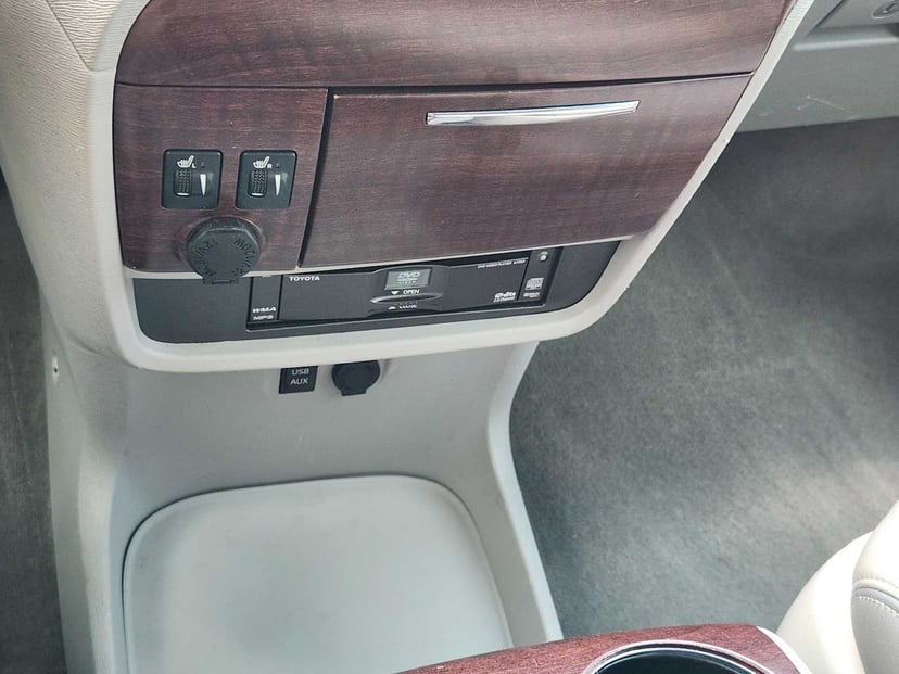 2014 Toyota Sienna - Image 18