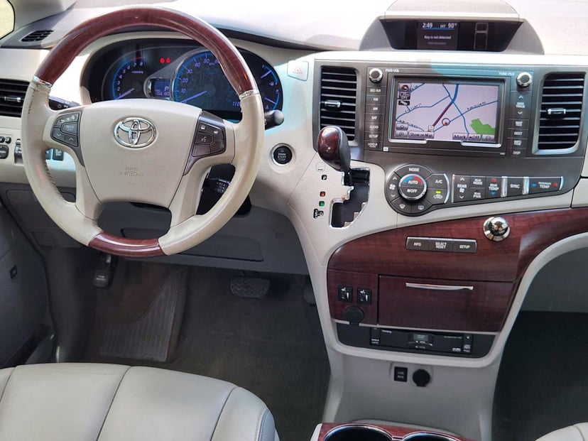 2014 Toyota Sienna - Image 26