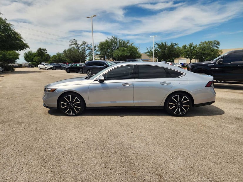 2025 Honda Accord Hybrid - Image 4