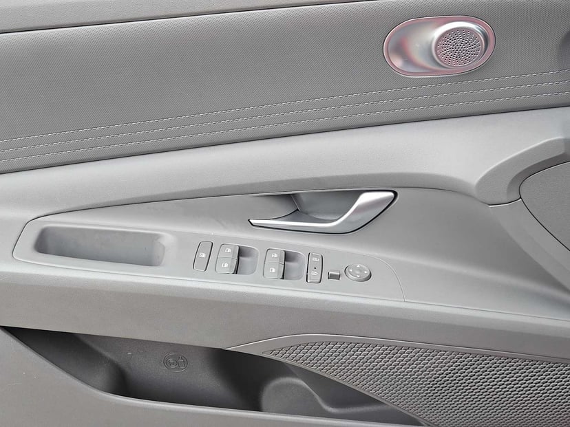 2023 Hyundai Elantra - Image 21