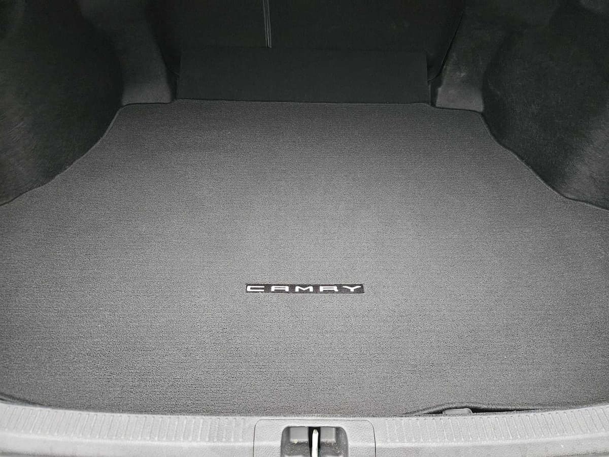 2019 Toyota Camry - Image 31