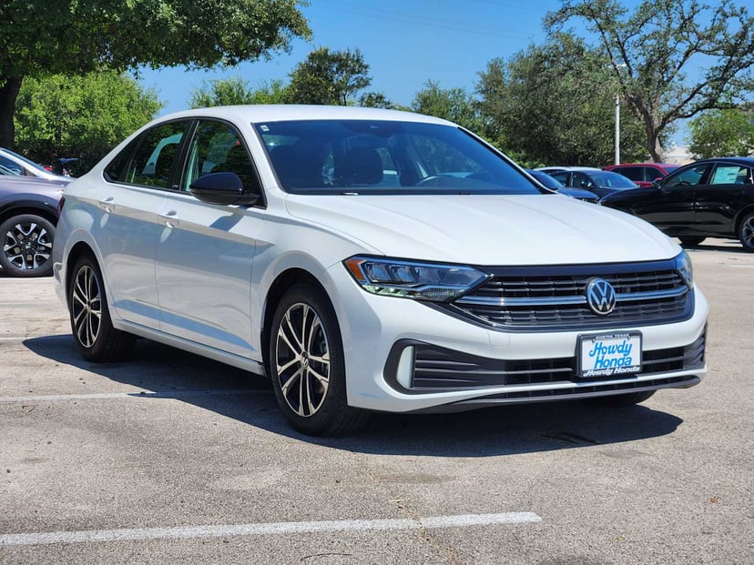 2023 Volkswagen Jetta - Image 3