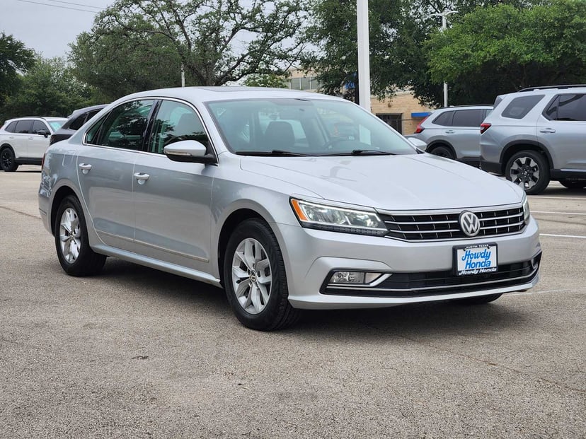 2016 Volkswagen Passat - Image 3