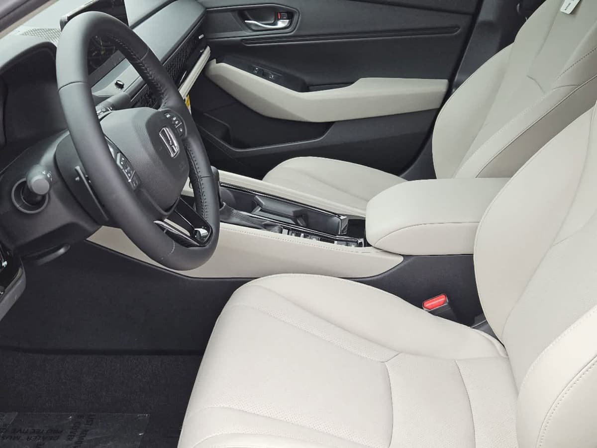 2025 Honda Accord Hybrid - Image 13