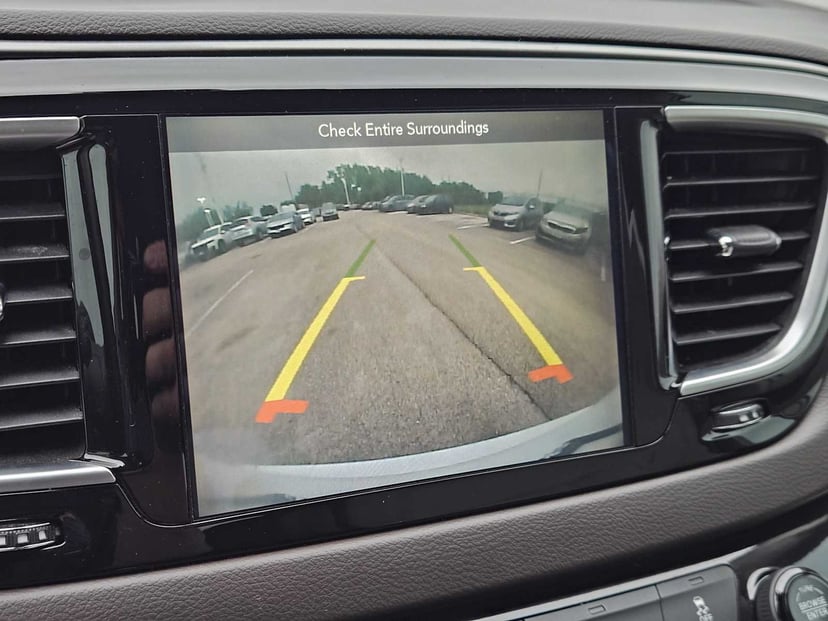 2018 Chrysler Pacifica - Image 17