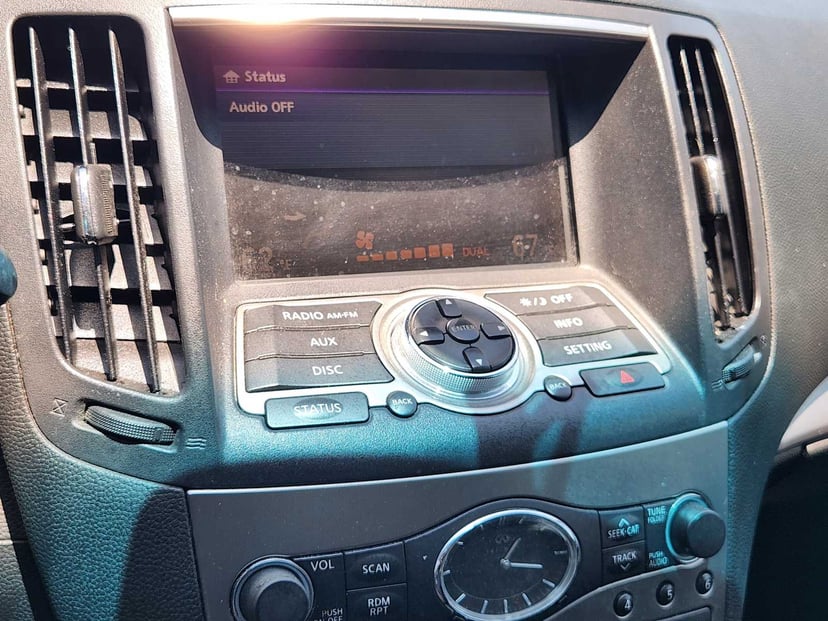 2015 INFINITI Q40 - Image 17