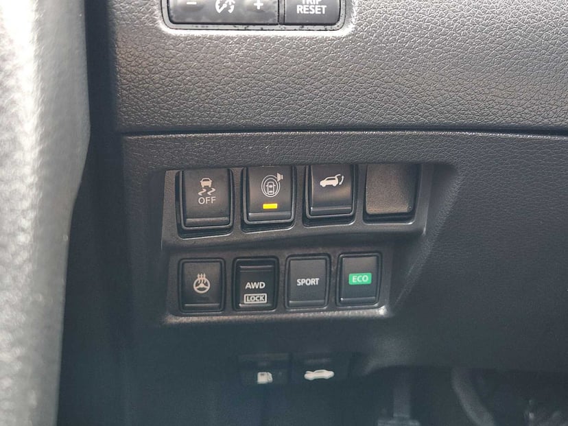 2017 Nissan Rogue - Image 22