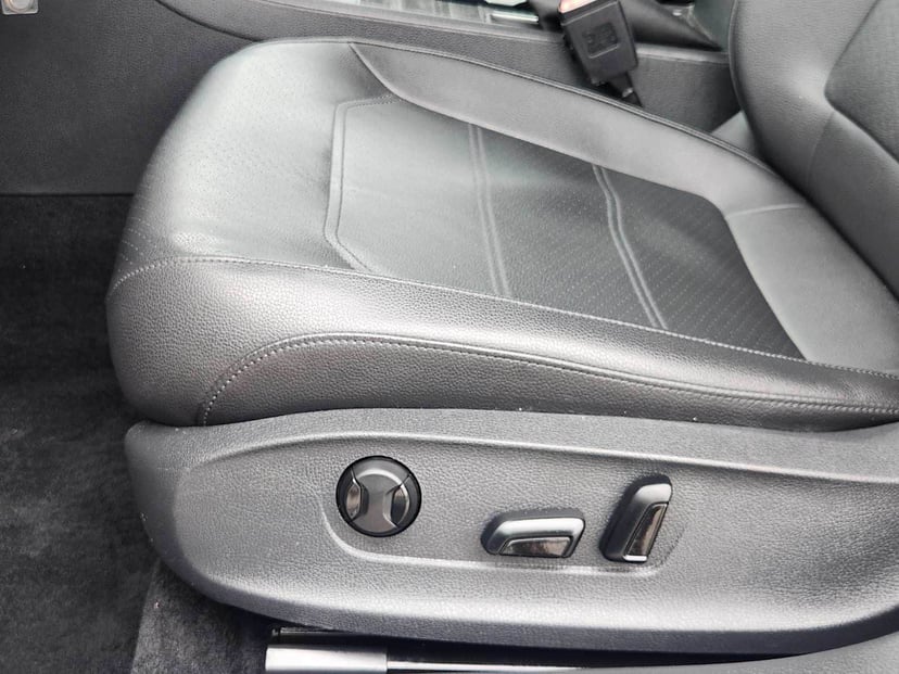 2016 Volkswagen Passat - Image 24