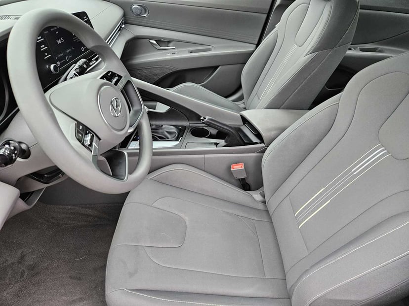 2023 Hyundai Elantra - Image 12