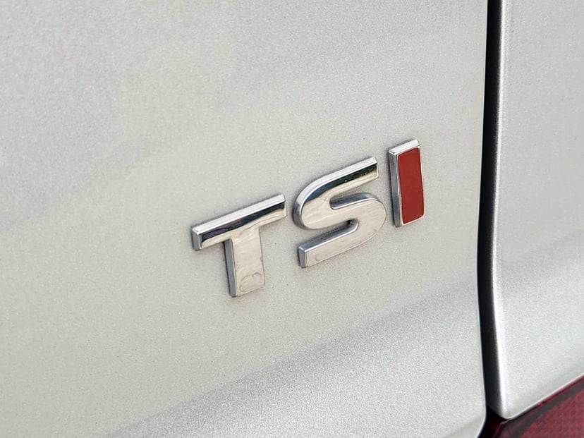 2016 Volkswagen Passat - Image 11