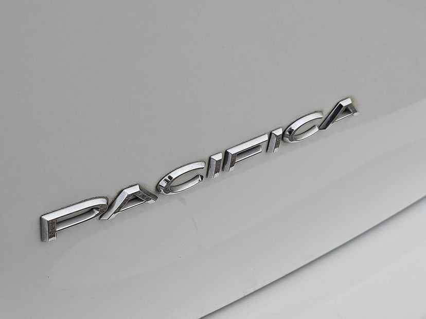 2018 Chrysler Pacifica - Image 11