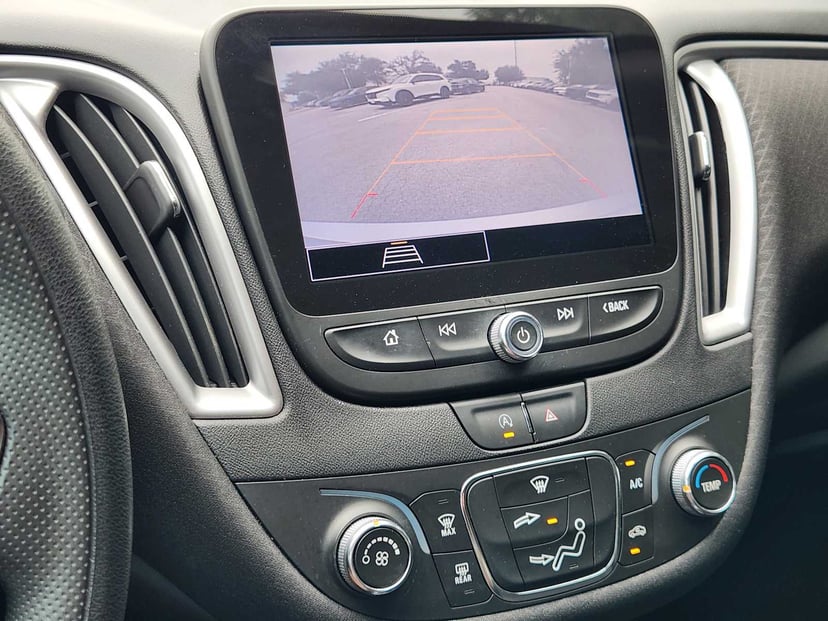 2021 Chevrolet Malibu - Image 18