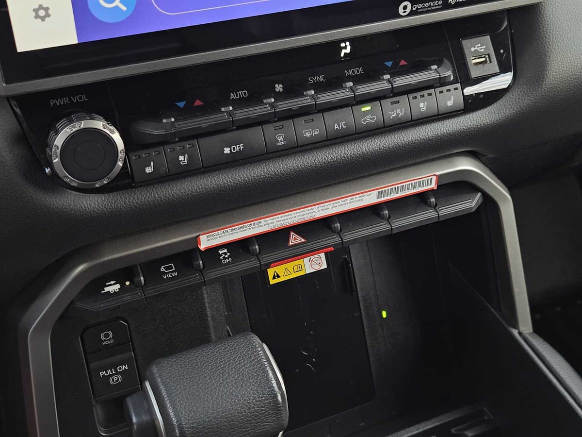 2022 Toyota Tundra - Image 19