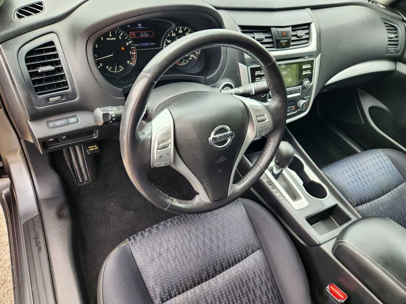 2016 Nissan Altima - Image 2