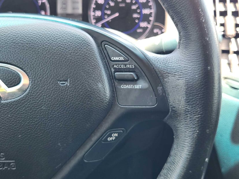 2015 INFINITI Q40 - Image 28
