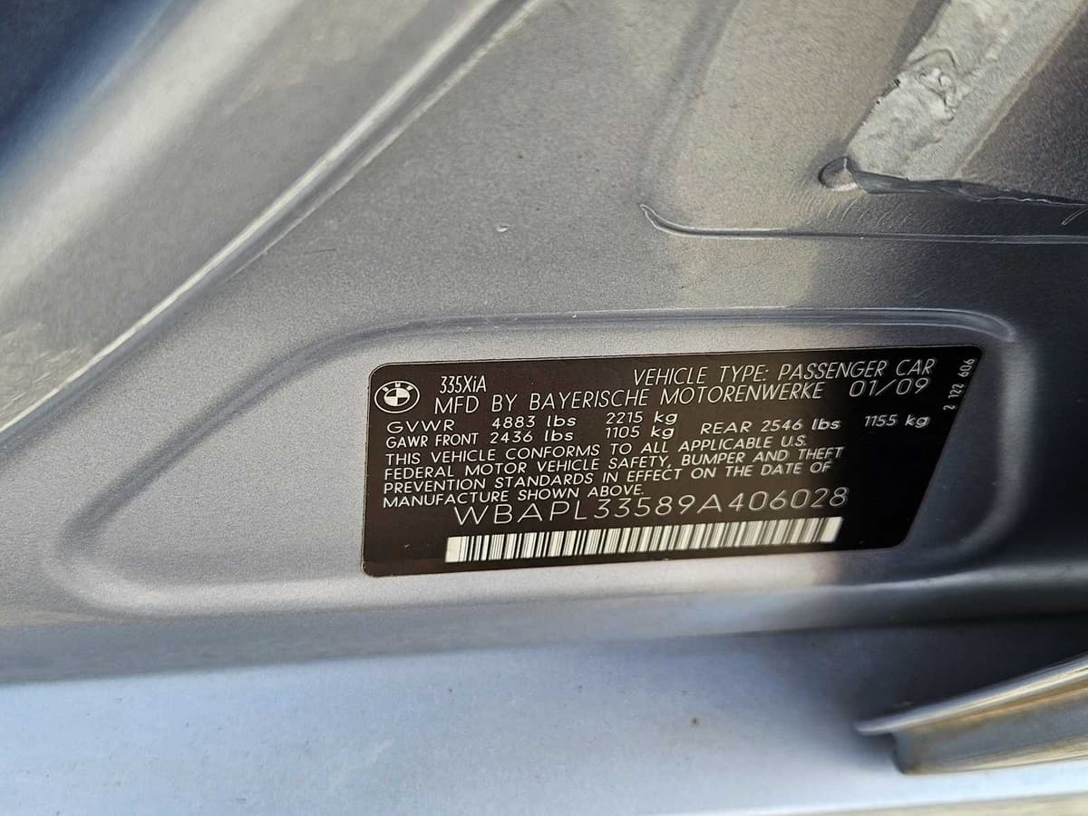 2009 BMW 335i xDrive - Image 31