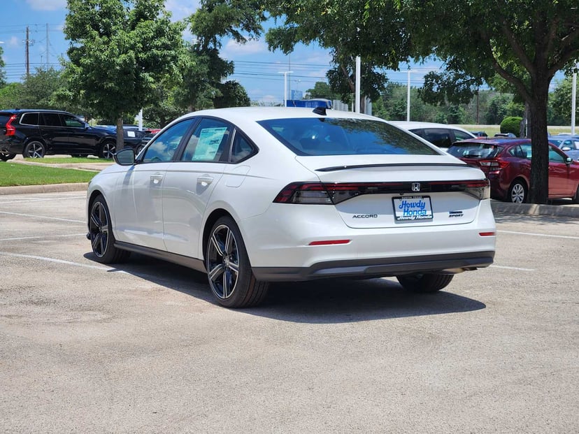 2026 Honda Accord Hybrid - Image 3