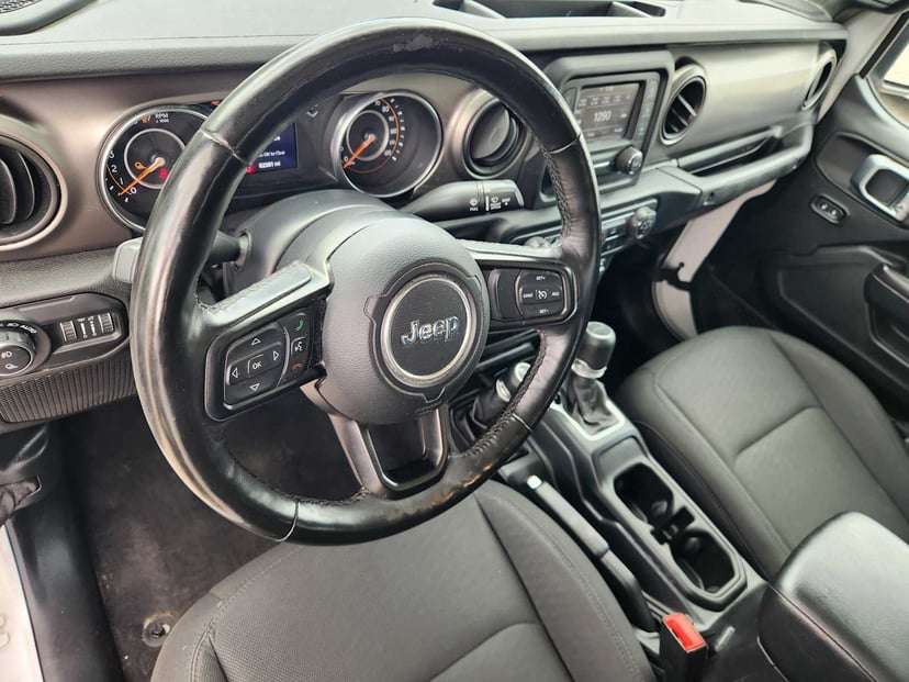 2020 Jeep Gladiator - Image 2