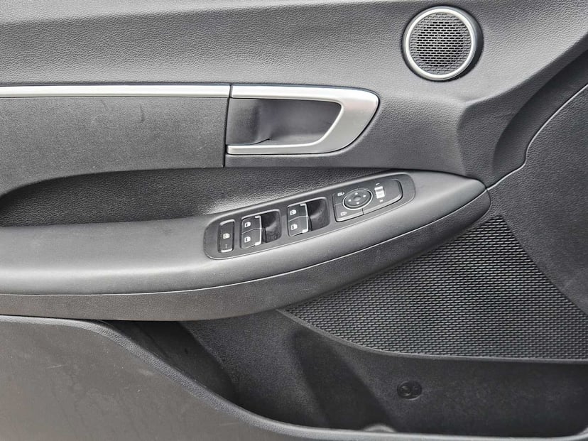2022 Hyundai Sonata - Image 21