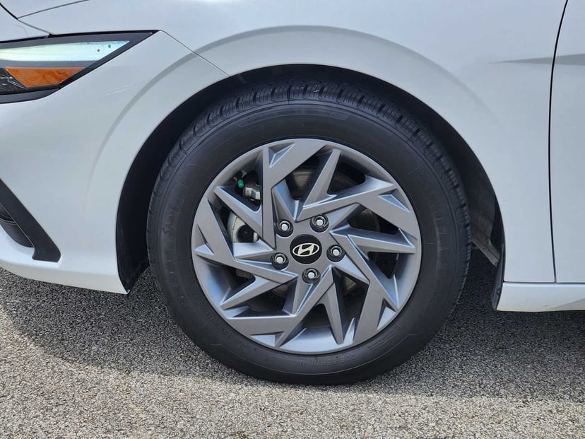 2024 Hyundai Elantra - Image 9