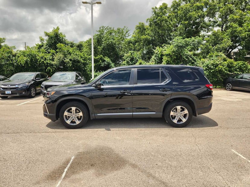 2023 Honda Pilot - Image 2
