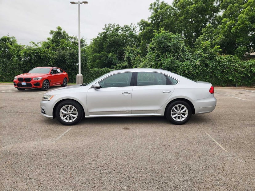 2016 Volkswagen Passat - Image 4