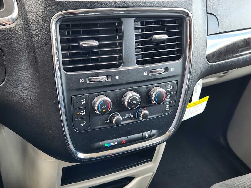 2019 Dodge Grand Caravan - Image 18