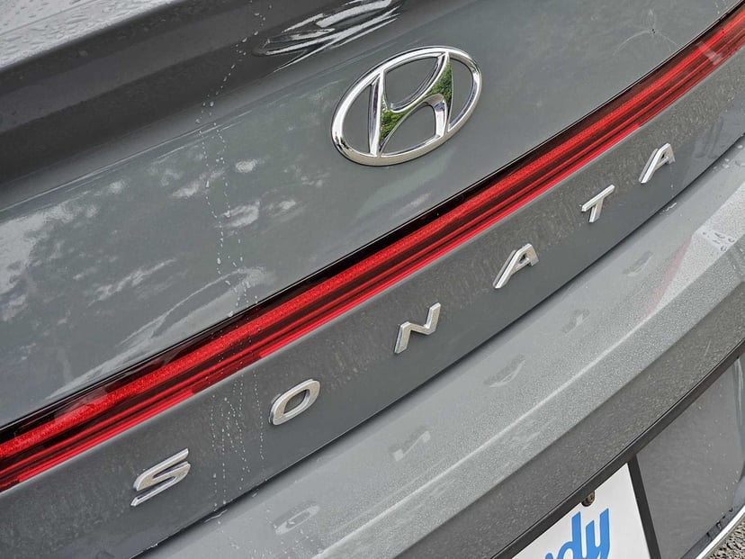 2022 Hyundai Sonata - Image 11