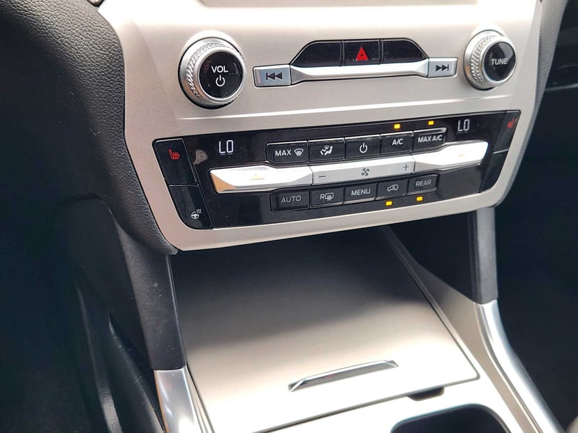 2021 Ford Explorer - Image 19