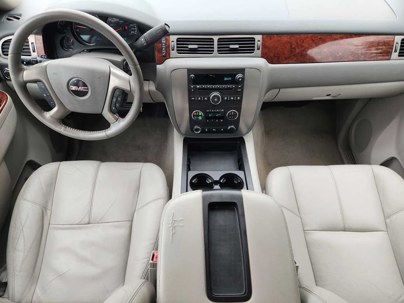 2011 GMC Yukon - Image 25