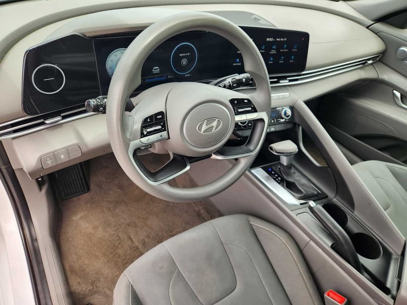 2024 Hyundai Elantra - Image 2