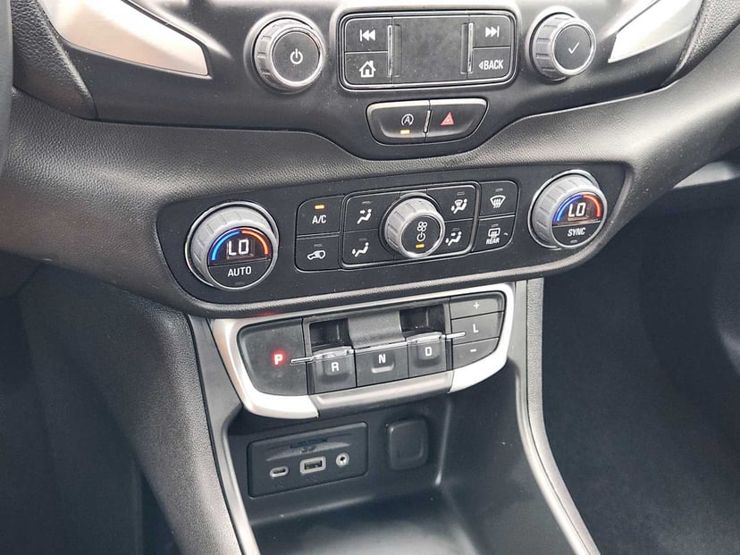 2023 GMC Terrain - Image 19