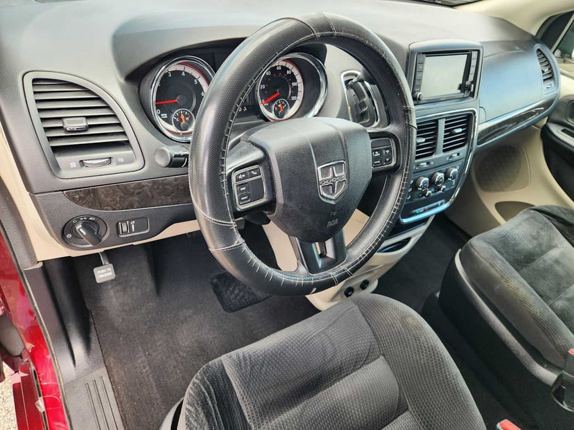 2019 Dodge Grand Caravan - Image 2