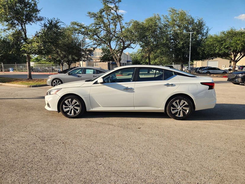 2021 Nissan Altima - Image 3
