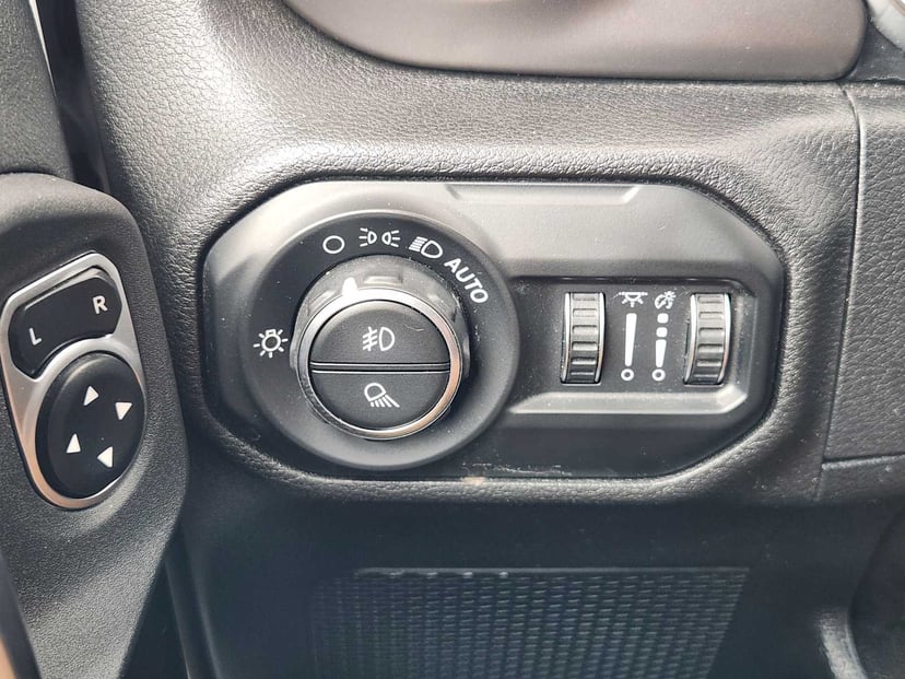 2020 Jeep Gladiator - Image 21