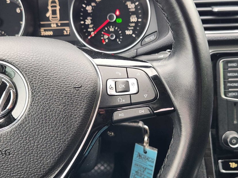 2016 Volkswagen Passat - Image 29