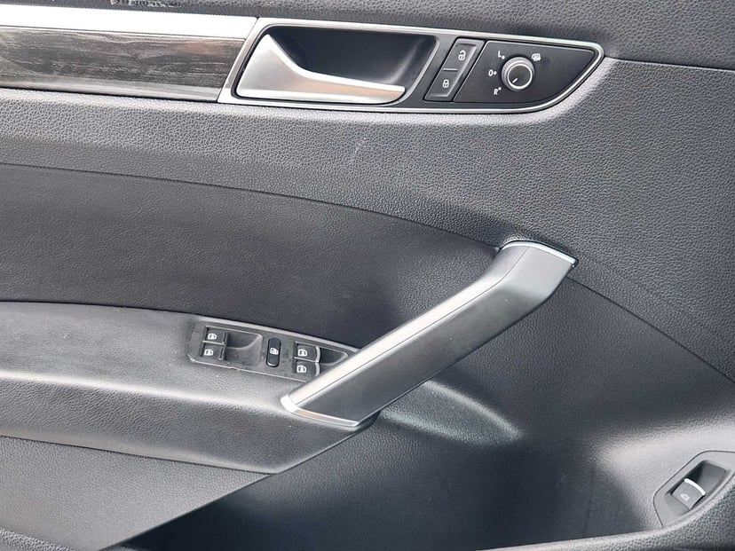 2016 Volkswagen Passat - Image 23