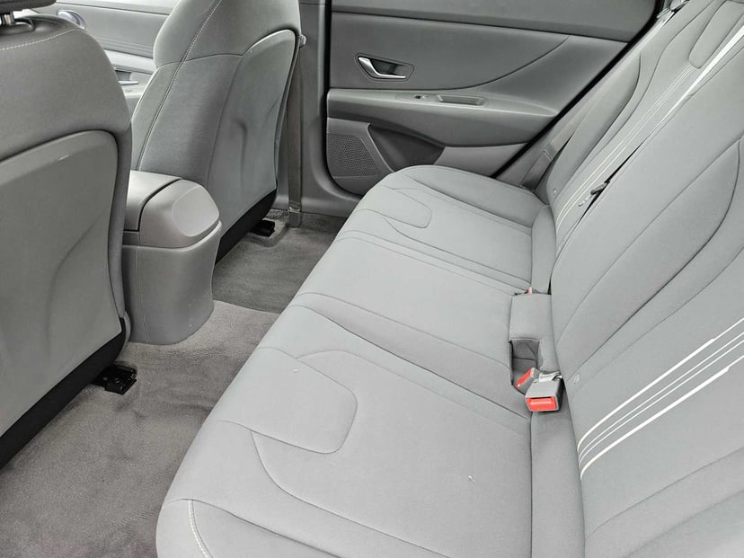 2023 Hyundai Elantra - Image 27