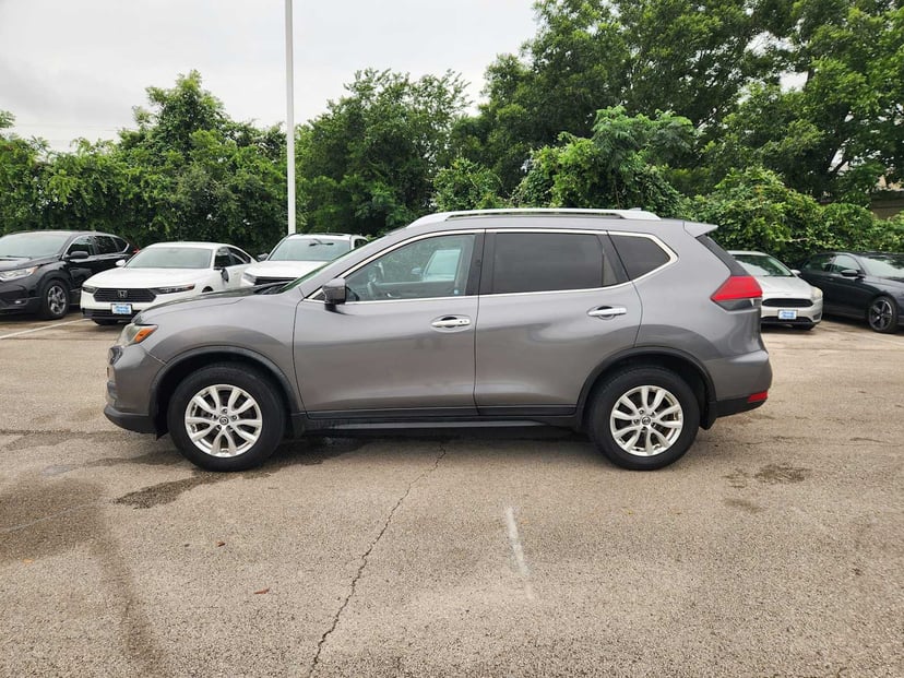 2017 Nissan Rogue - Image 4