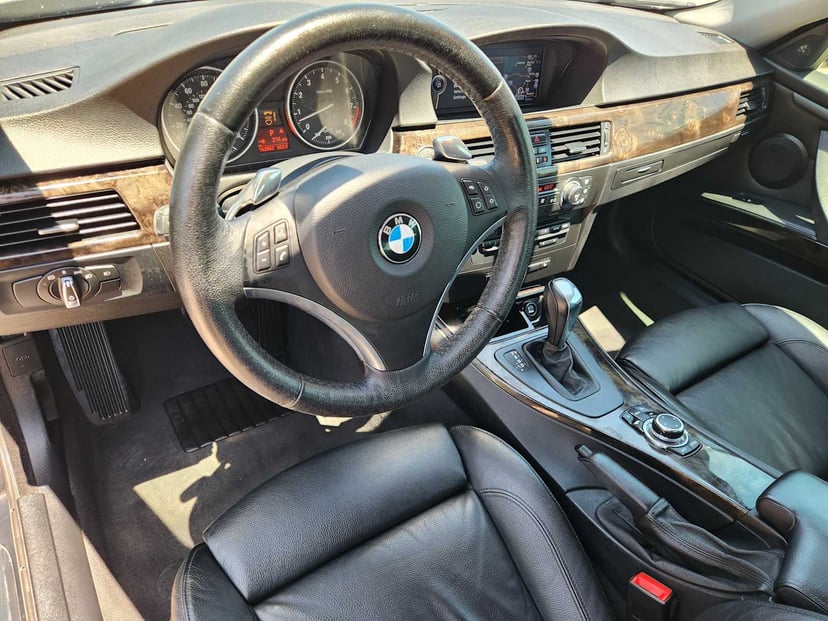 2009 BMW 335i - Image 2