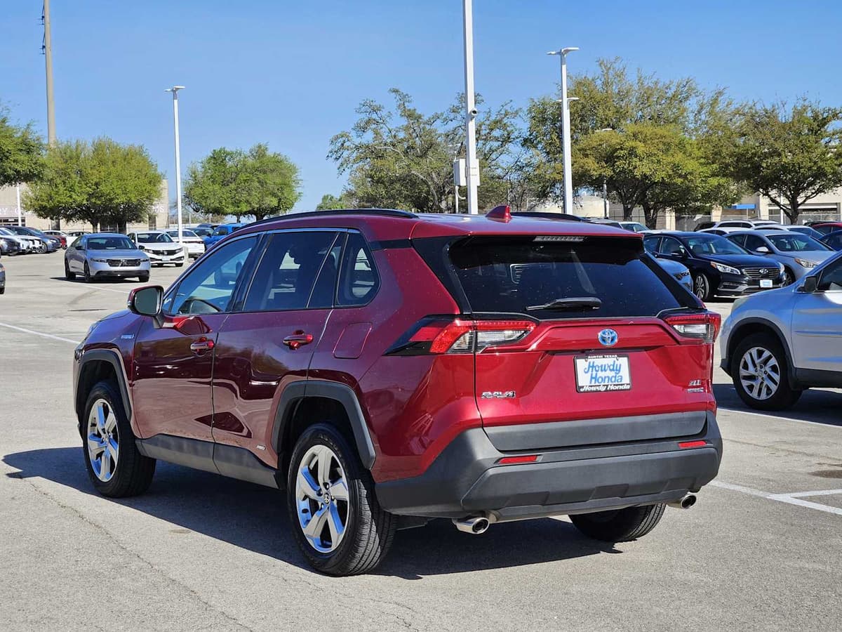 2021 Toyota RAV4 - Image 5