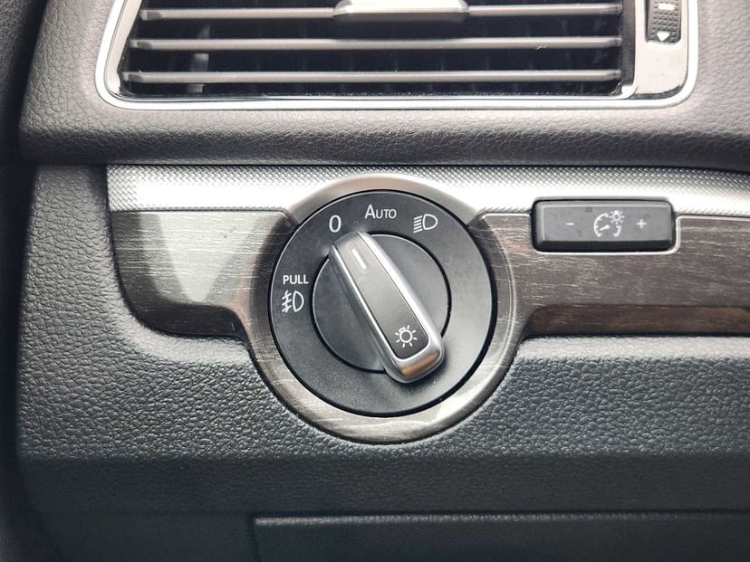 2016 Volkswagen Passat - Image 22