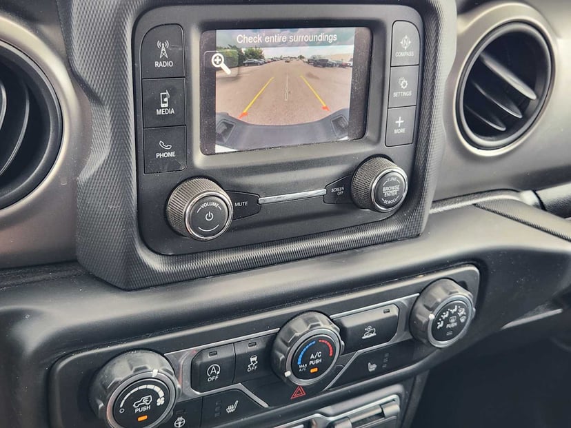 2020 Jeep Gladiator - Image 17