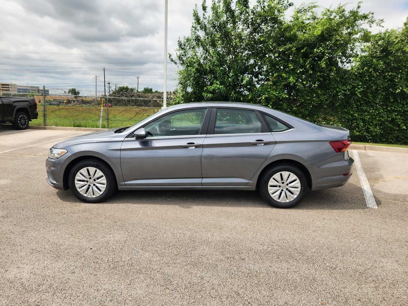 2019 Volkswagen Jetta - Image 4