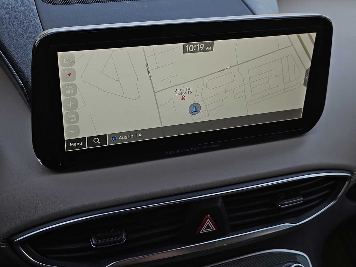 2022 Hyundai Santa Fe - Image 16