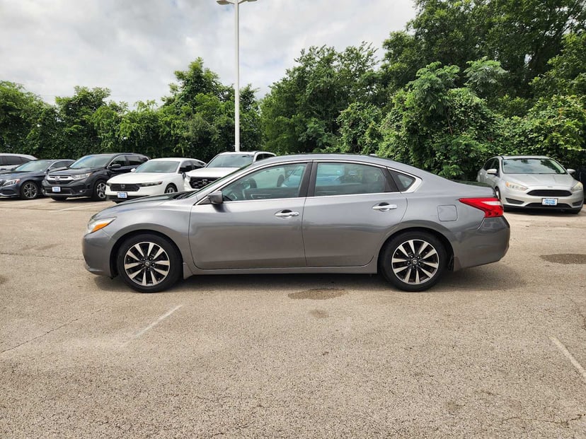 2016 Nissan Altima - Image 4
