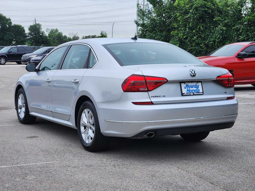 2016 Volkswagen Passat - Image 5